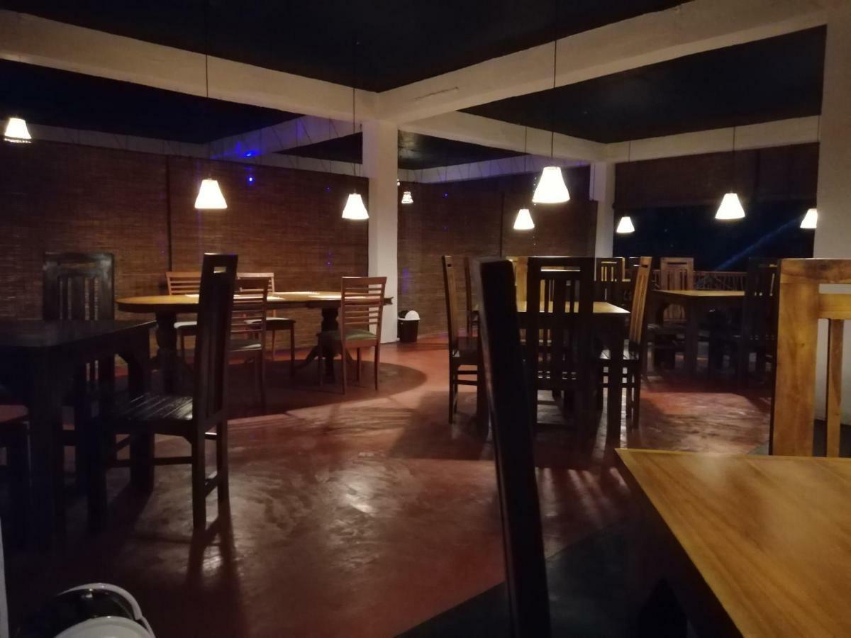 Macnara Travellers Inn ラトゥナプラ エクステリア 写真