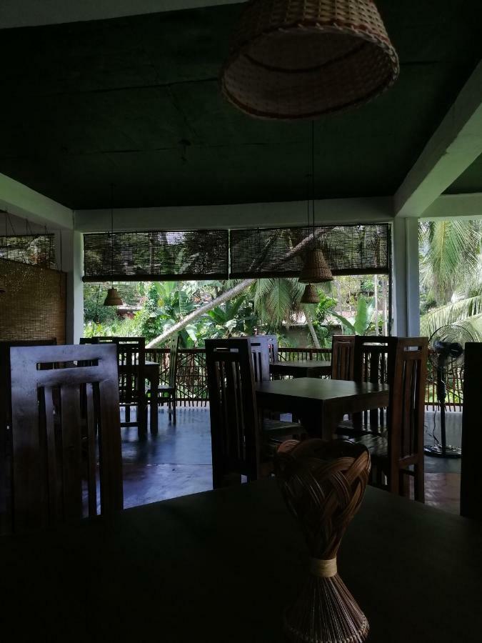 Macnara Travellers Inn ラトゥナプラ エクステリア 写真