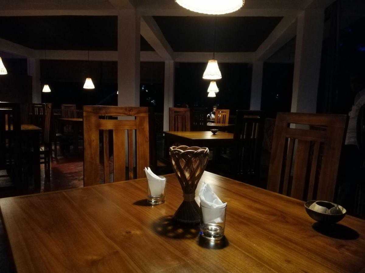Macnara Travellers Inn ラトゥナプラ エクステリア 写真