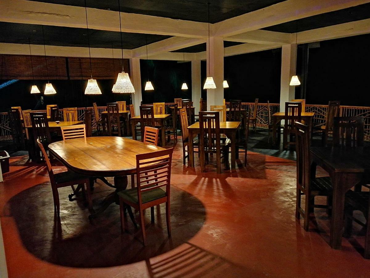Macnara Travellers Inn ラトゥナプラ エクステリア 写真