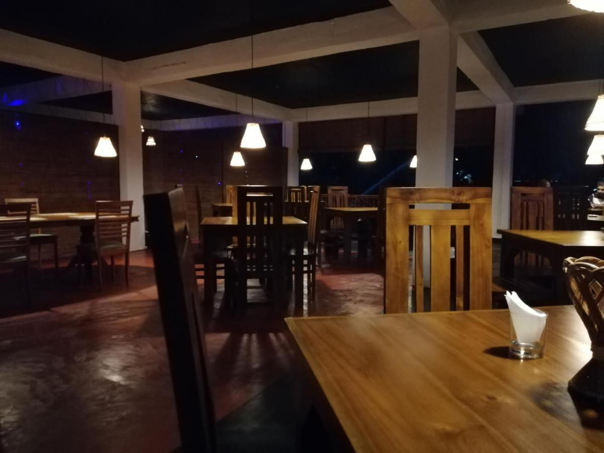 Macnara Travellers Inn ラトゥナプラ エクステリア 写真